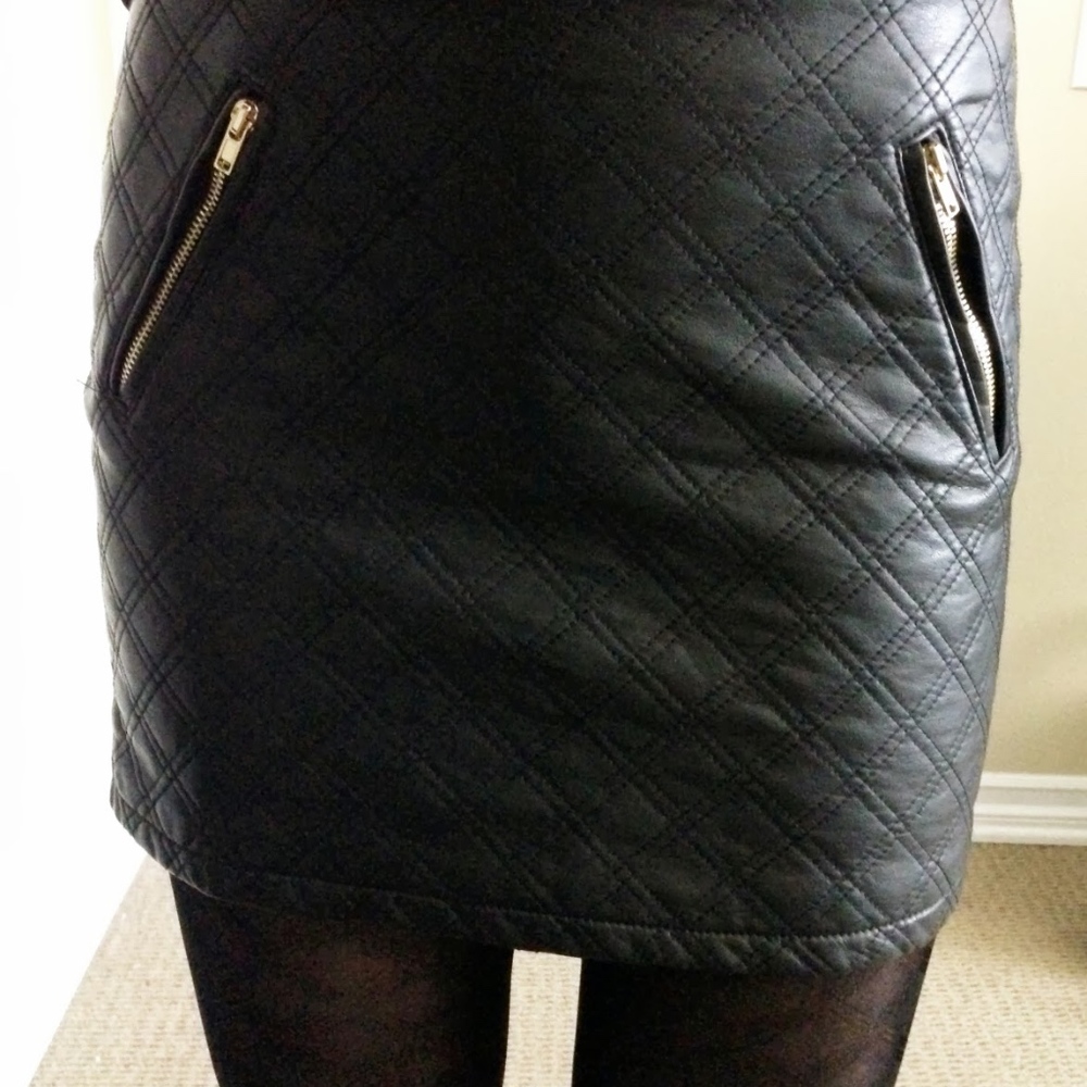 Black quilted faux leather  38 cm waist